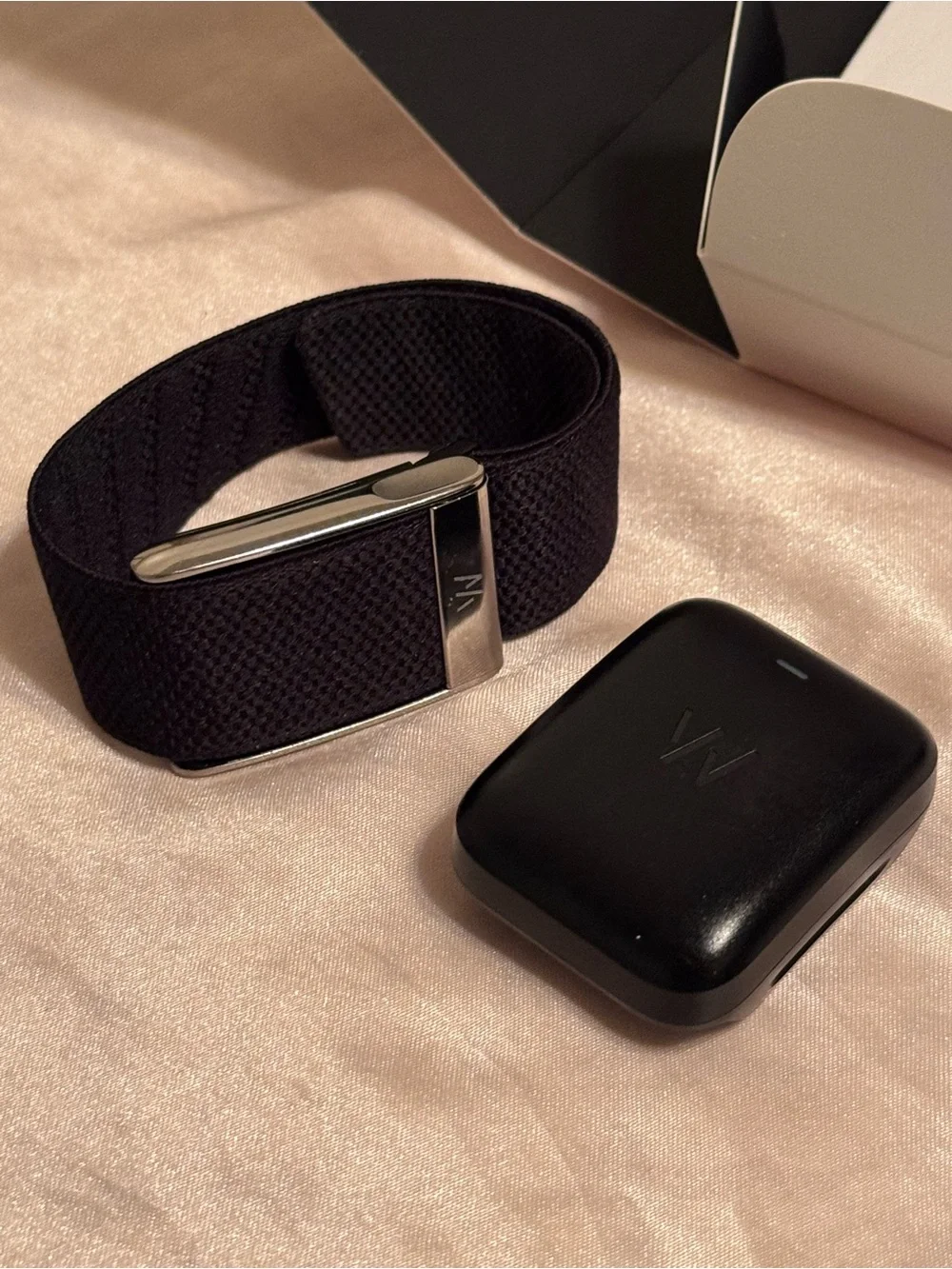 BRAND NEW w/ box! Whoop Life Black wearable health tracker w/ Portable Charger